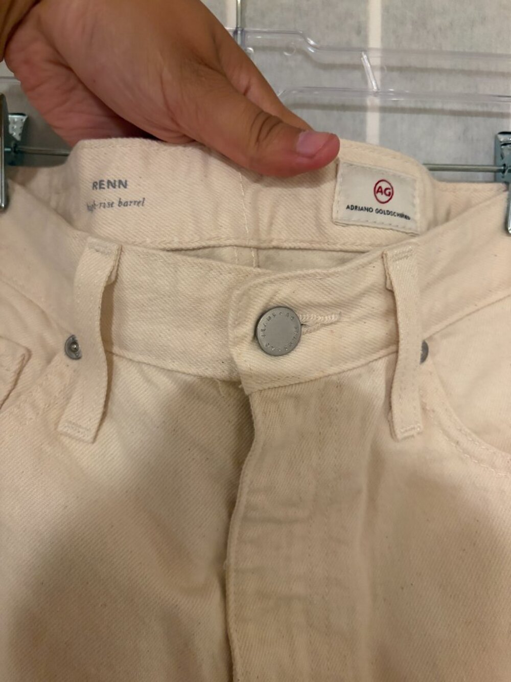 AG Adriano Goldschmied Renn High-Rise Barrel Jeans | Cream | Size 26R - Picture 2 of 4